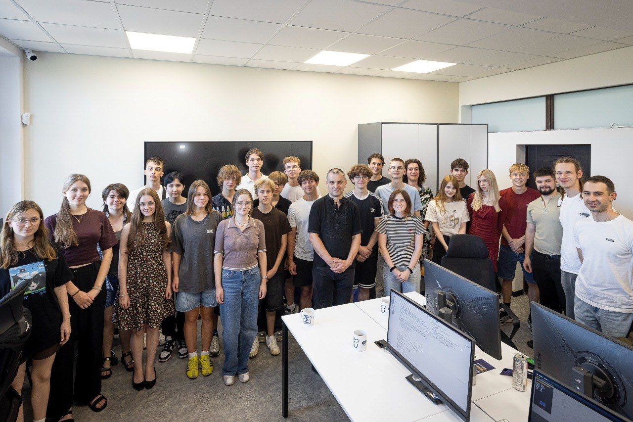 Group photo of the participants and organisers of the AI SkyRun Hackathon