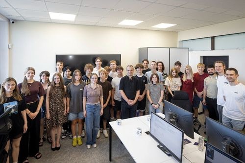 Group photo of the participants and organisers of the AI SkyRun Hackathon